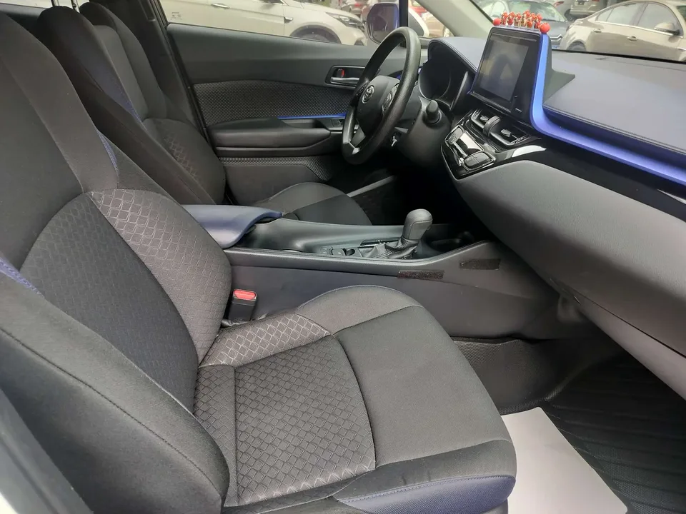 Toyota C-HR 2.0L Comfort Edition 2022 — миниатюра 5