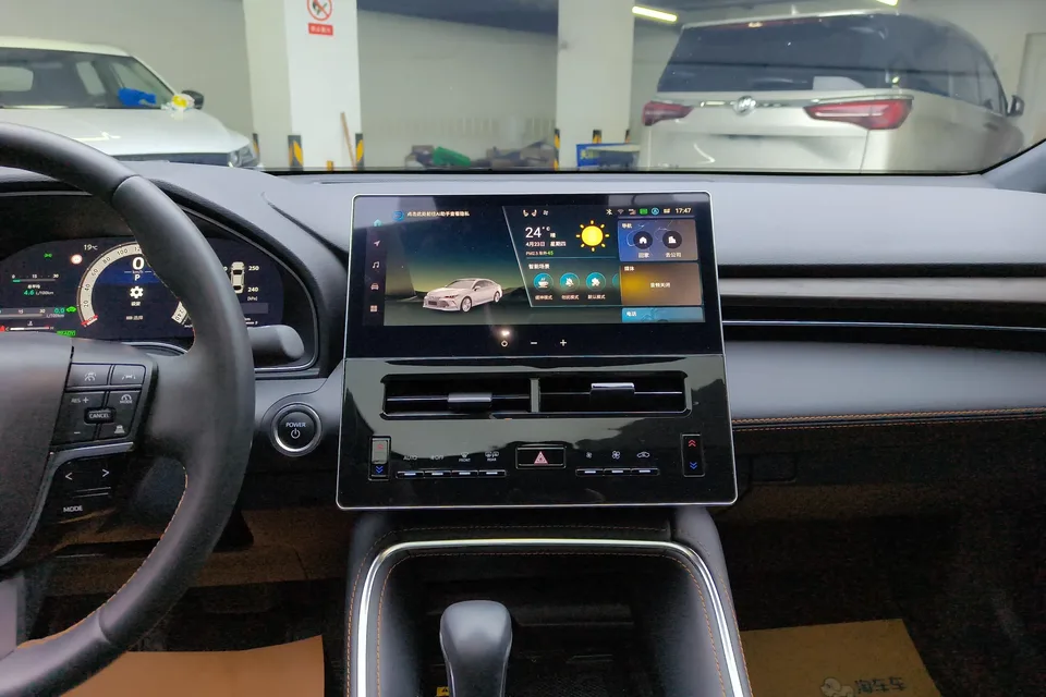 Toyota Avalon Intelligent Electric Hybrid 2.0L E-CVT Luxury Edition 2024 — миниатюра 3