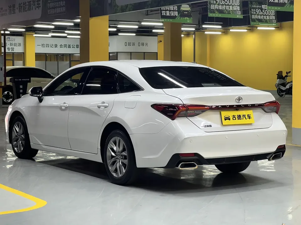 Toyota Avalon 2.0L Enterprising Edition 2022 — миниатюра 2