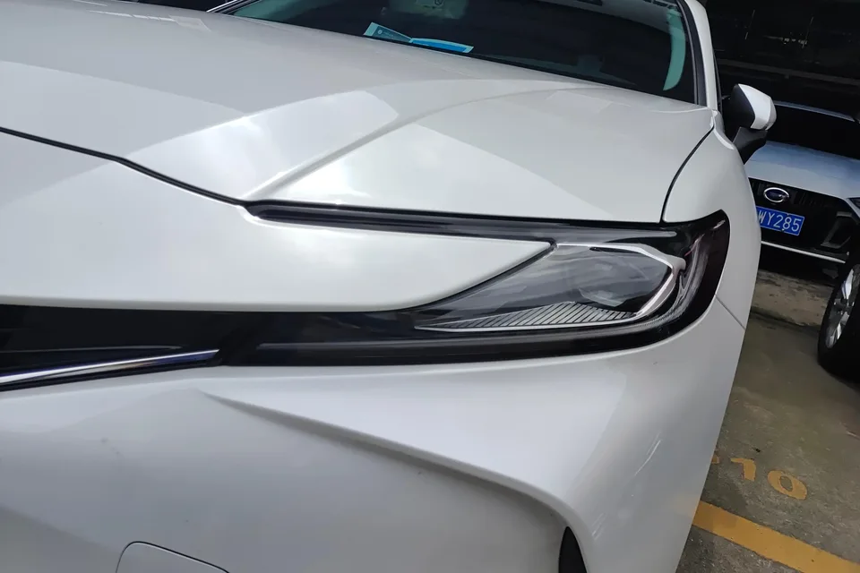 Toyota Camry Hybrid 2.0HGVP Luxury Edition 2025 — миниатюра 4