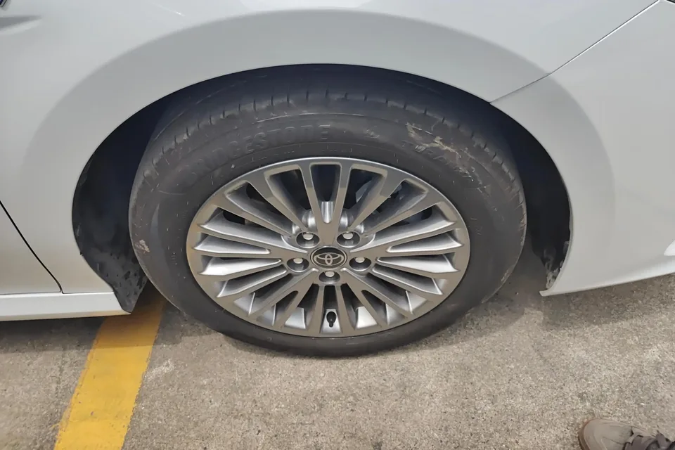 Toyota Camry Hybrid 2.0HGVP Luxury Edition 2025 — миниатюра 5