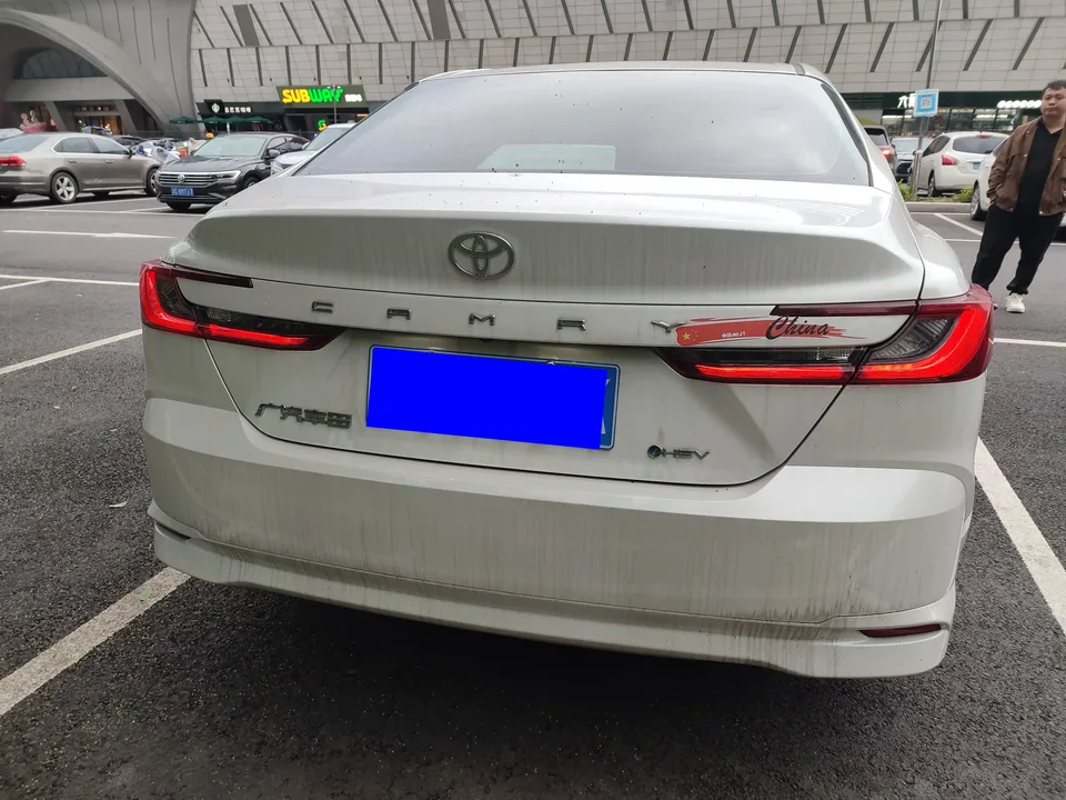 Toyota Camry Hybrid 2.0HGVP Luxury Edition 2024 — миниатюра 2