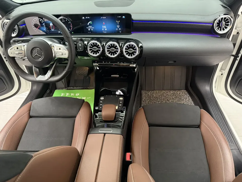Mercedes-Benz Mercedes Benz A Class second facelift A 200 L sports sedan fashion version 2023 — миниатюра 3