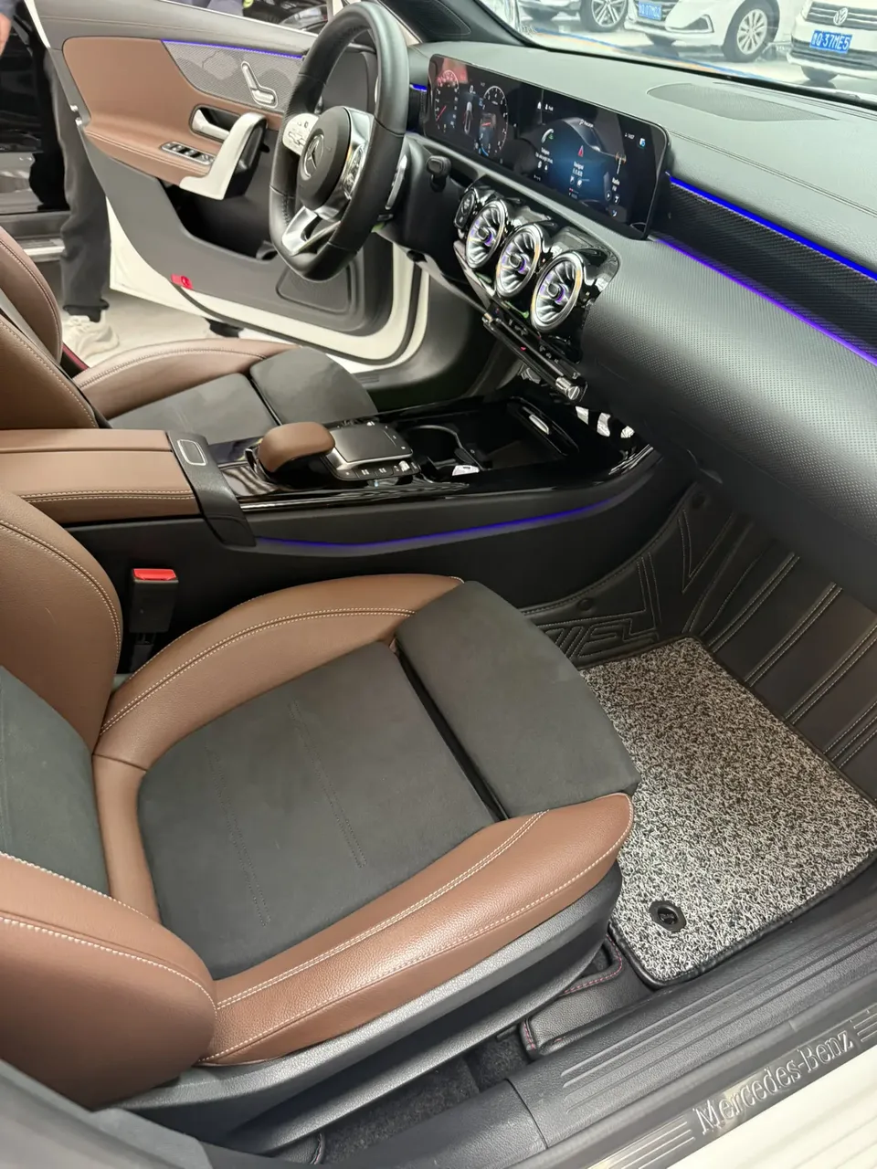 Mercedes-Benz Mercedes Benz A Class second facelift A 200 L sports sedan fashion version 2023 — миниатюра 4