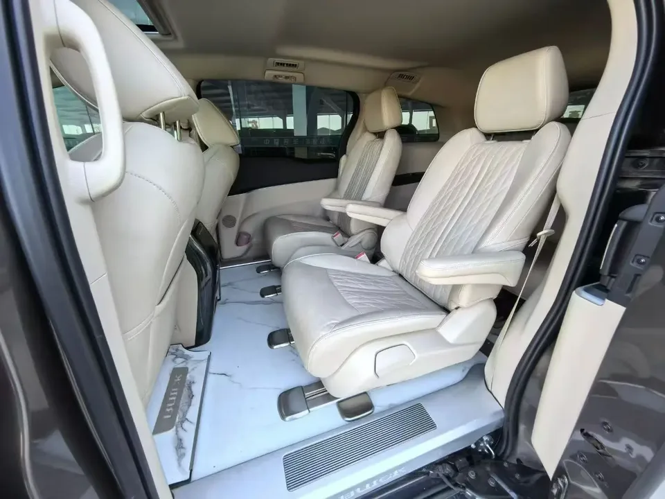 Buick GL8 Land Business Class 2.0T Luxury Edition 2024 — миниатюра 3