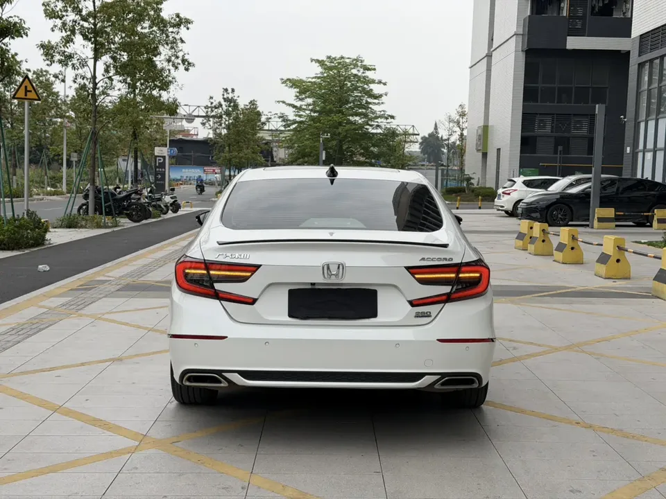 Honda Accord 2022 Accord 260TURBO Fantasy Night Premium Edition 2022 — миниатюра 2