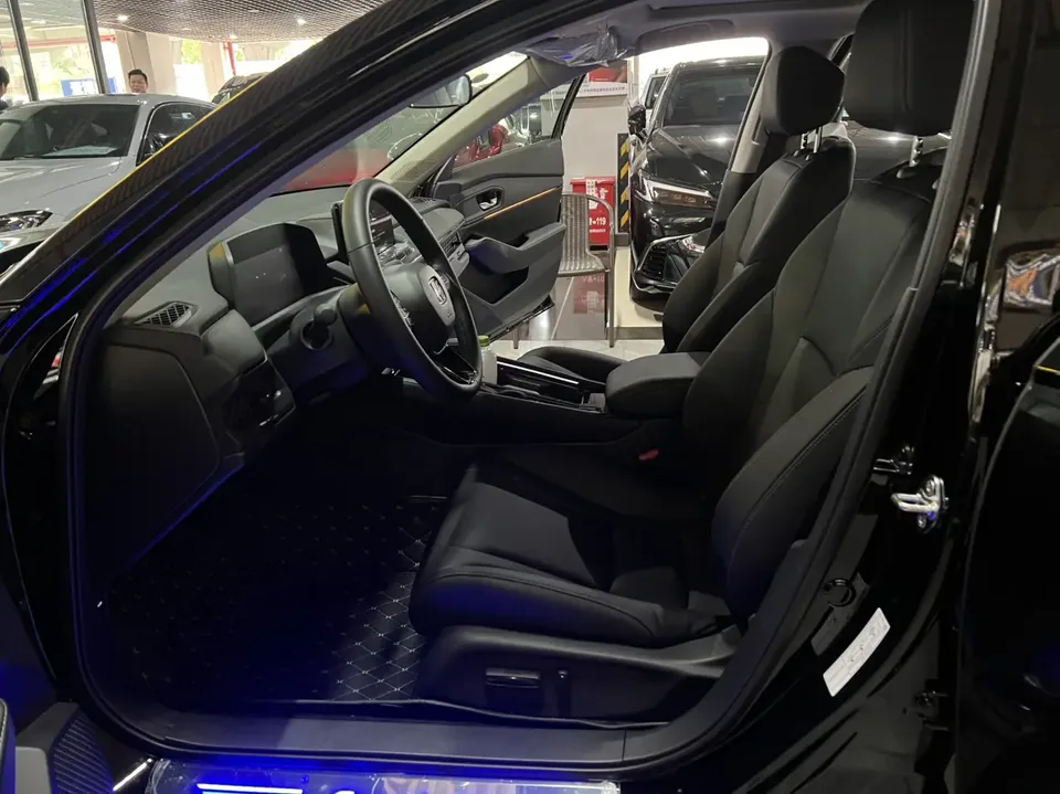 Honda Accord Accord 2025 Sharp T-Motion 260TURBO Comfort Edition 2026 — миниатюра 3