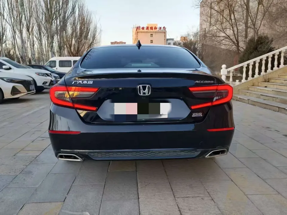 Honda Accord Accord 2022 260TURBO Deluxe Edition 2023 — миниатюра 2
