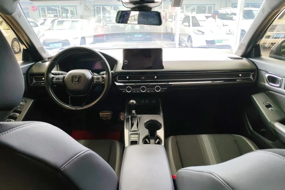 Honda CIVIC Civic 240TURBO CVT Dynamic C-position Customer Special Edition 2023 — миниатюра 4