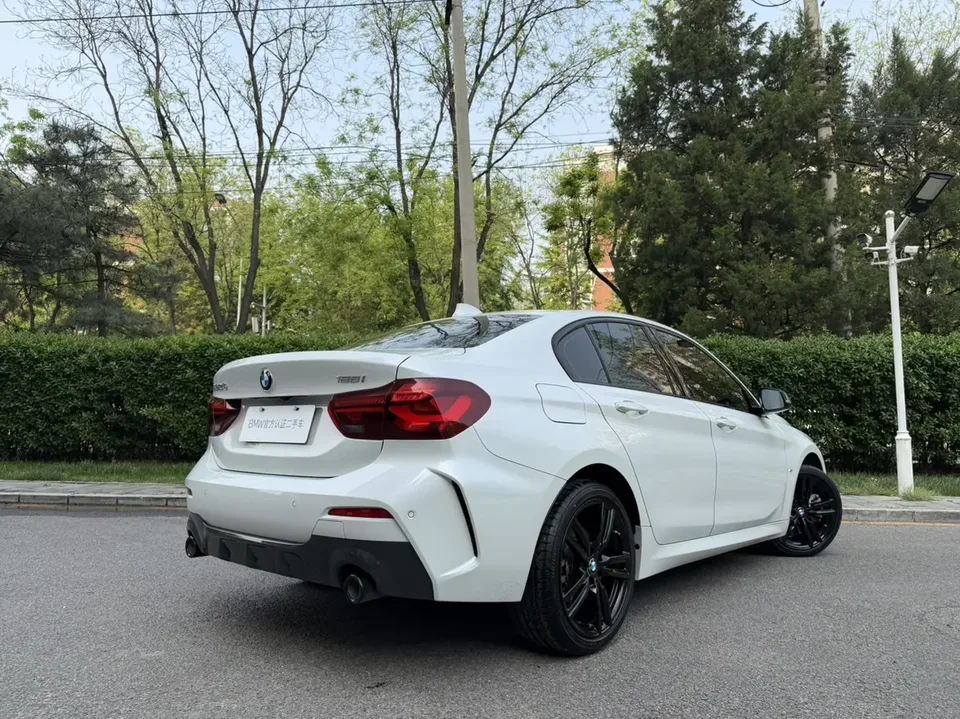 BMW 1 Series BMW 1 Series 2023 125i M Sport Night Edition 2023 — миниатюра 2