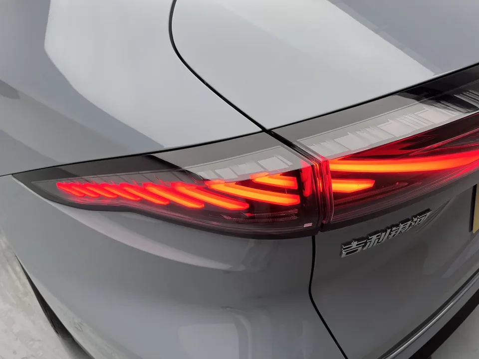 Geely Galaxy L6 1.5T DHT 125km MAX 2024 — миниатюра 2