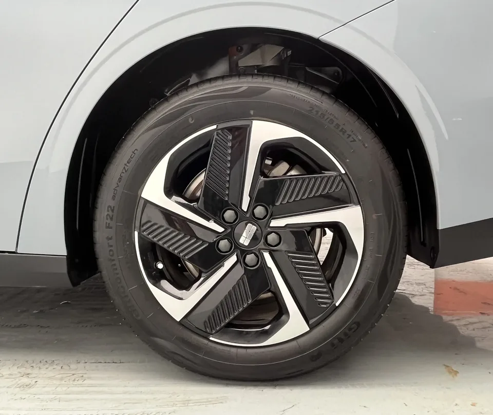 Geely Galaxy L6 2024
