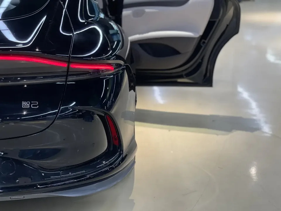 Zhiji L6 Max Standard Edition 75kWh 2025 — миниатюра 4