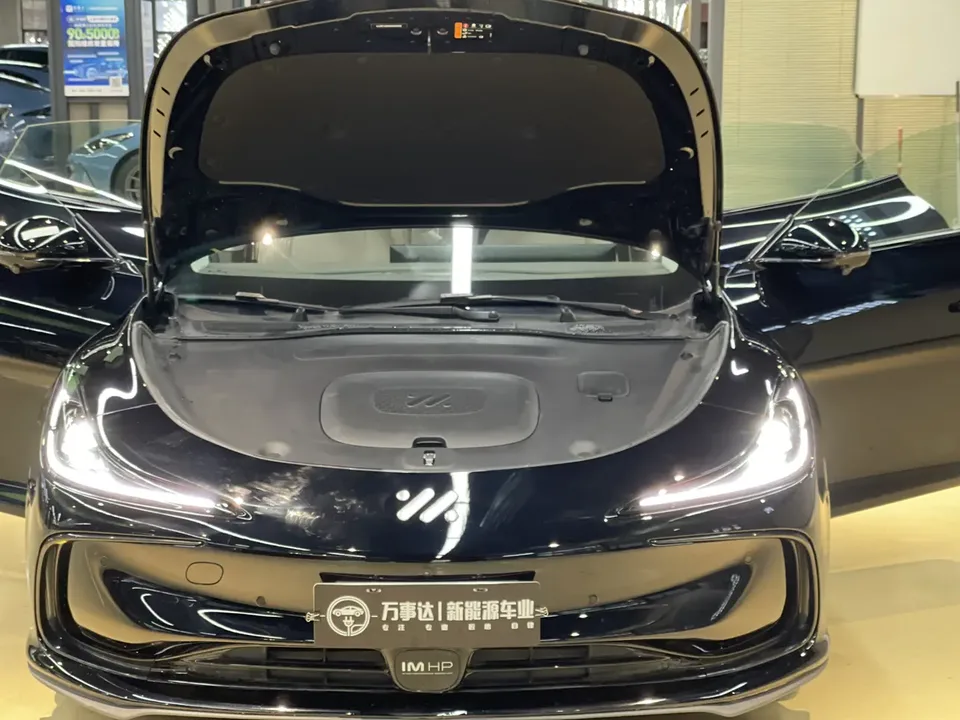 Zhiji L6 Max Standard Edition 75kWh 2025 — миниатюра 5
