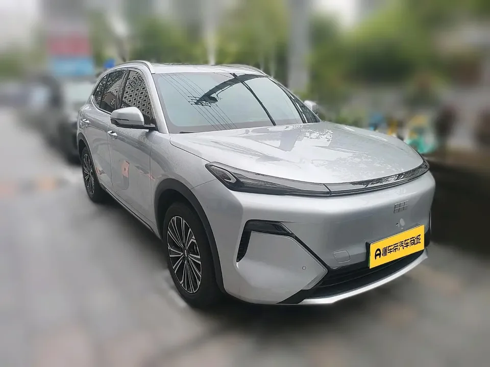 Geely Galaxy Starship 7 EM-i Galaxy Starship 7 EM-i 2025 120KM Pilot Edition 2025 — миниатюра 3