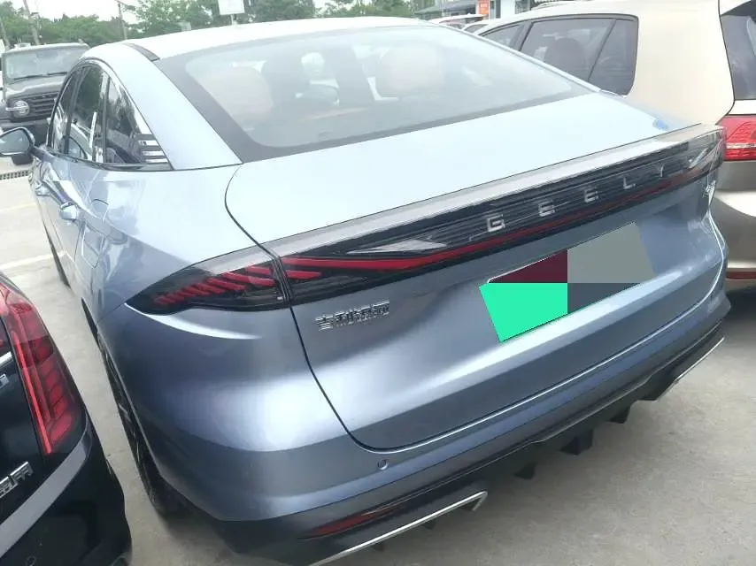 Geely Galaxy L6 1.5 EM-i DHT 140KM Starship Edition 2025 — миниатюра 4