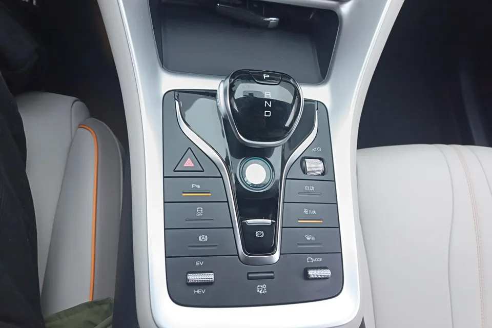 BYD Song Pro DM DM-i Honor Edition 71km Pilot Edition 2024 — миниатюра 3