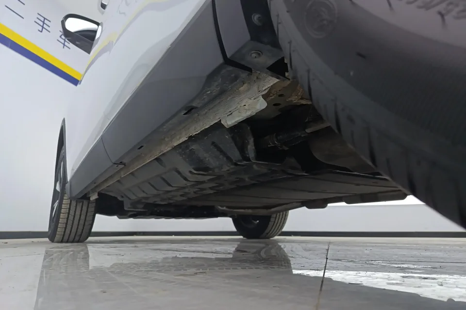 BYD Song Pro DM DM-i Honor Edition 71km Pilot Edition 2024 — миниатюра 4