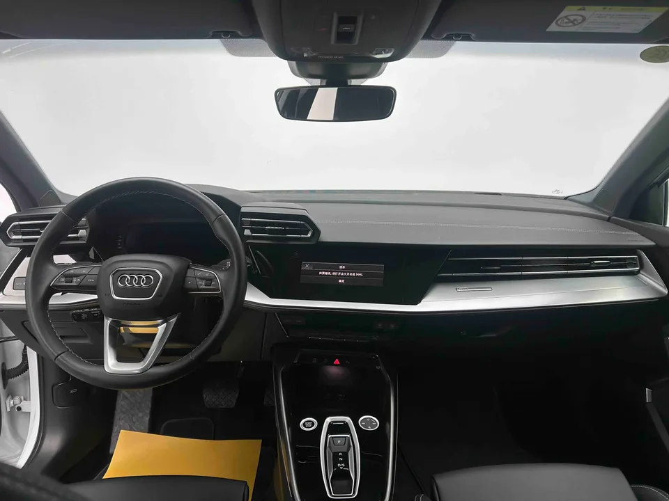 Audi A3 Audi A3 2025 Sportback 35 TFSI Flying Spur Premium Edition 2025 — миниатюра 2