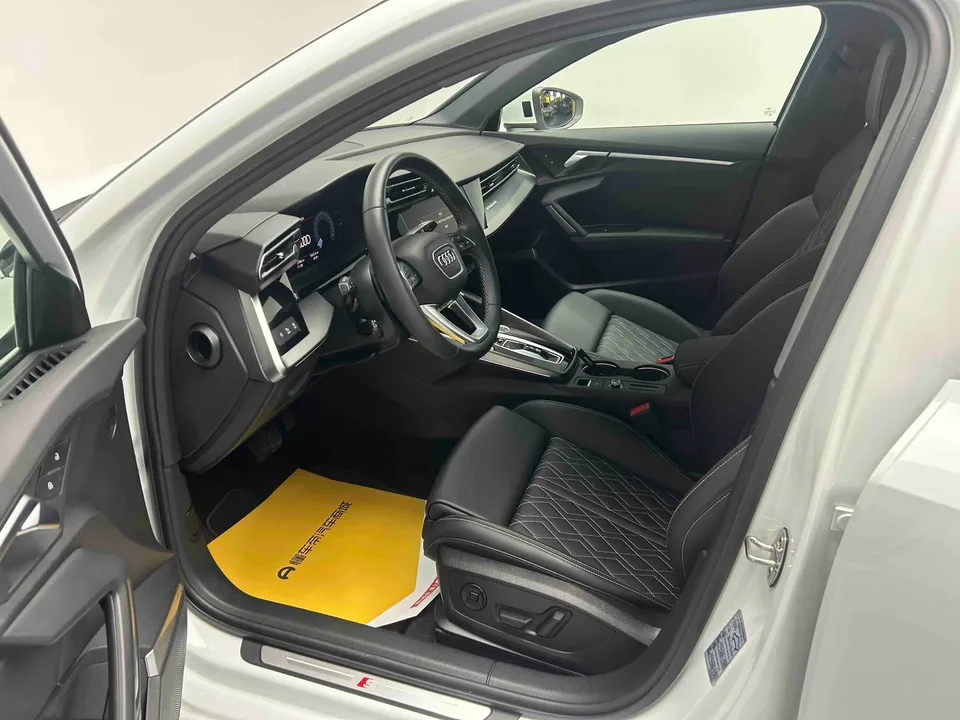 Audi A3 Audi A3 2025 Sportback 35 TFSI Flying Spur Premium Edition 2025 — миниатюра 5