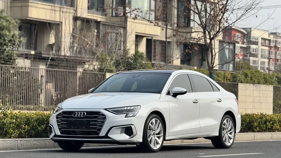 Audi A3 A3L Limousine 35 TFSI Fashionable and Elegant 2022 — фото 1, купить с доставкой в Москву