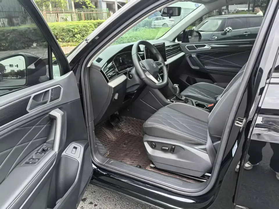Volkswagen Tiguan L Outstanding 300TSI 2WD Longteng Edition 2025 — миниатюра 3