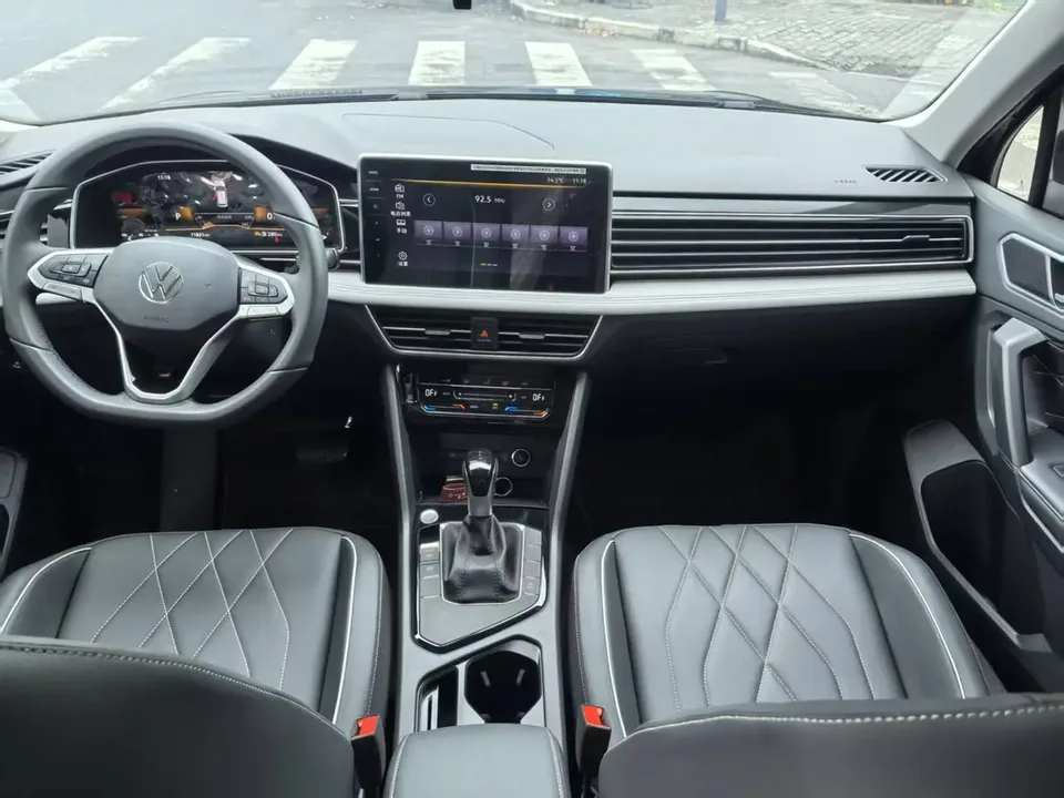 Volkswagen Tiguan L Outstanding 300TSI 2WD Longteng Edition 2025 — миниатюра 5