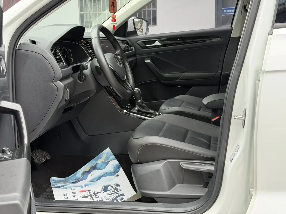 Volkswagen T-Roc 2021 Tangeu 280TSI DSG Two-Wheel Drive Elite Smart Edition 2022 — миниатюра 4