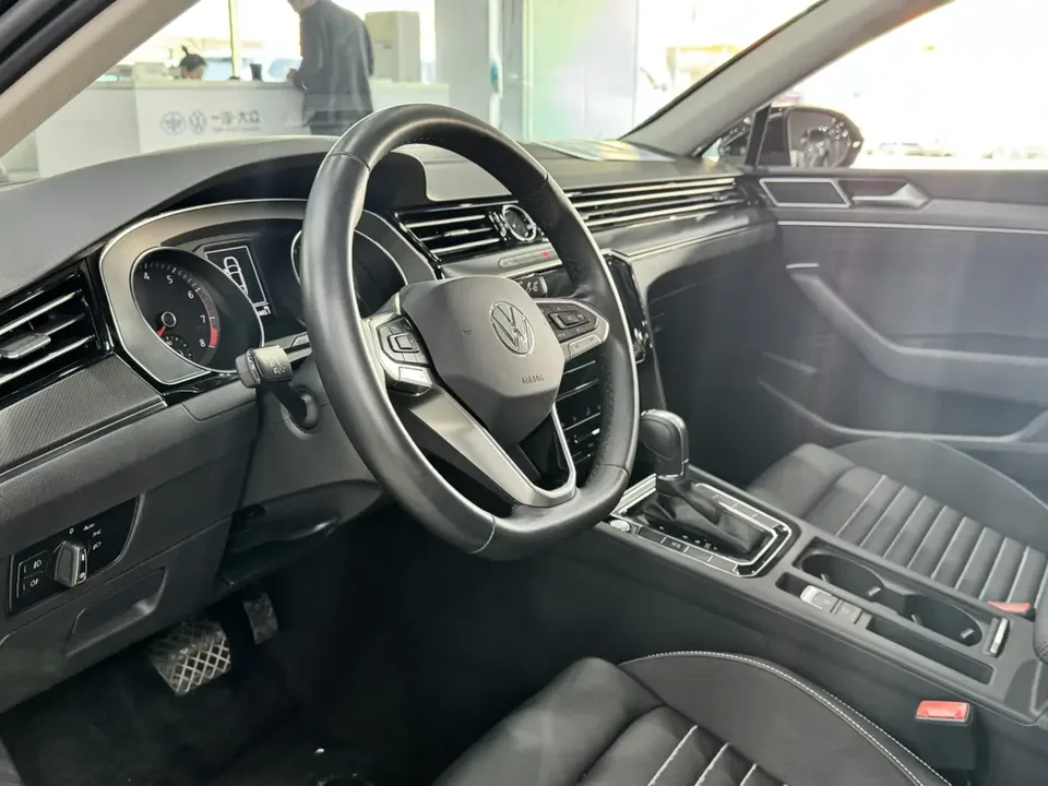 Volkswagen Magotan Magotan 2020 330TSI DSG Leading Edition 2022 — миниатюра 3