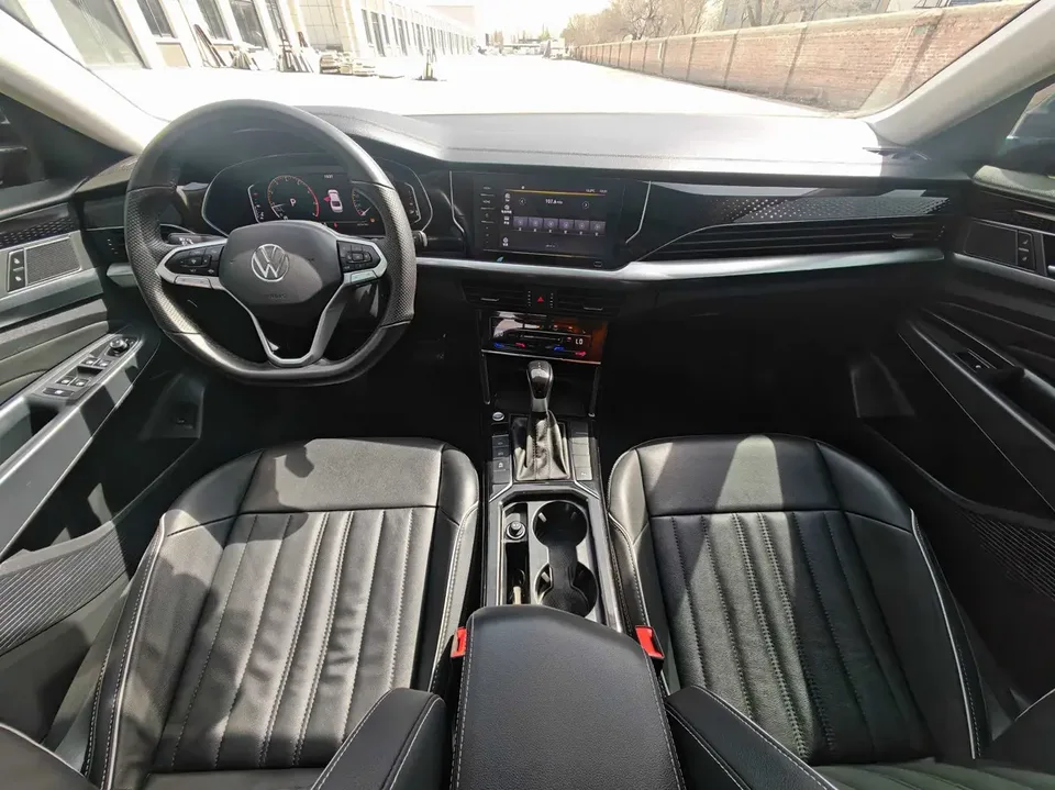 Volkswagen Passat Passat 2022 330TSI Deluxe Edition 2022 — миниатюра 4