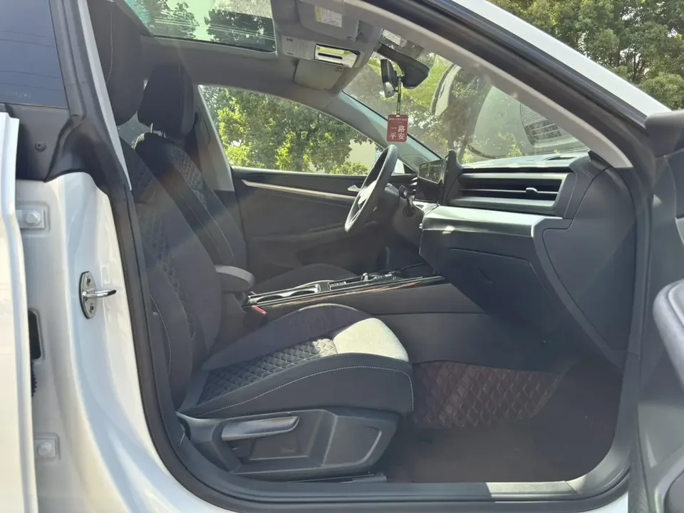 Volkswagen Lamando Lingdu 2024 Lingdu L 200TSI DSG Hot Edition 2024 — миниатюра 3