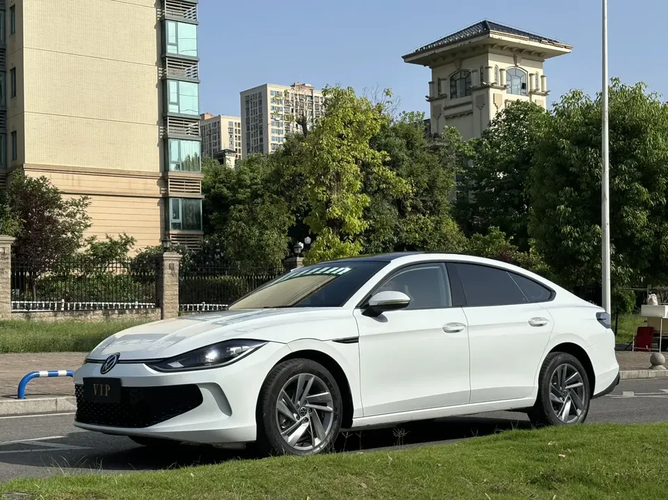 Volkswagen Lamando Lingdu 2024 Lingdu L 200TSI DSG Hot Edition 2024 — фото 1, купить с доставкой в Москву