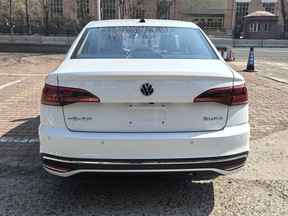 Volkswagen Bora Bora 2025 200TSI DSG Joyride Navigation Edition 2026 — thumbnail 2