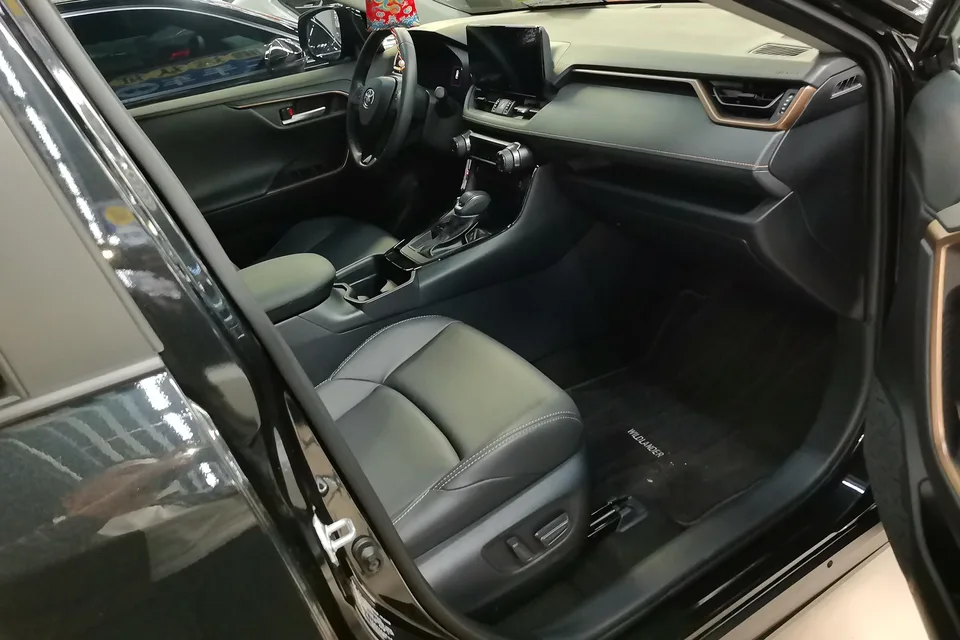 Toyota Willanda 2.0L 2WD Luxury PLUS Edition 2025 — миниатюра 3