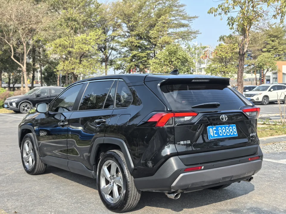 Toyota RAV4 2.0L CVT 2WD Fashion Edition 2022 — миниатюра 2