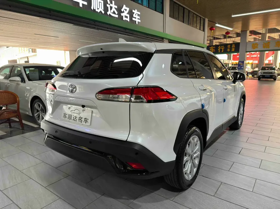 Toyota Frontlander 2.0L CVT Elite Edition 2022 — миниатюра 2