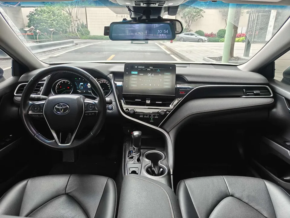 Toyota Camry 2.0G Deluxe Edition 2022 — миниатюра 3