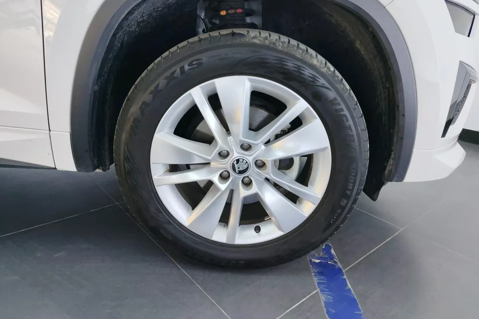 Skoda Kodiaq Kodiak 2024 TSI330 5-seater two-wheel drive powerful version 2024 — миниатюра 2