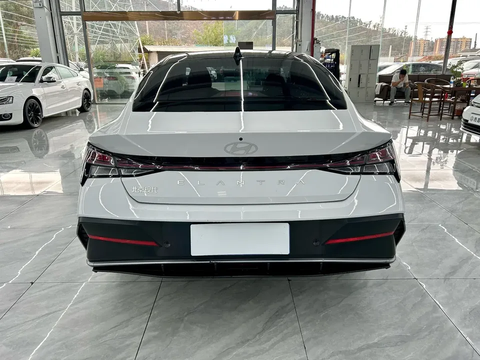 Hyundai Elantra Elantra 2023 1.5L CVT LUX Premium Edition 2024 — thumbnail 2