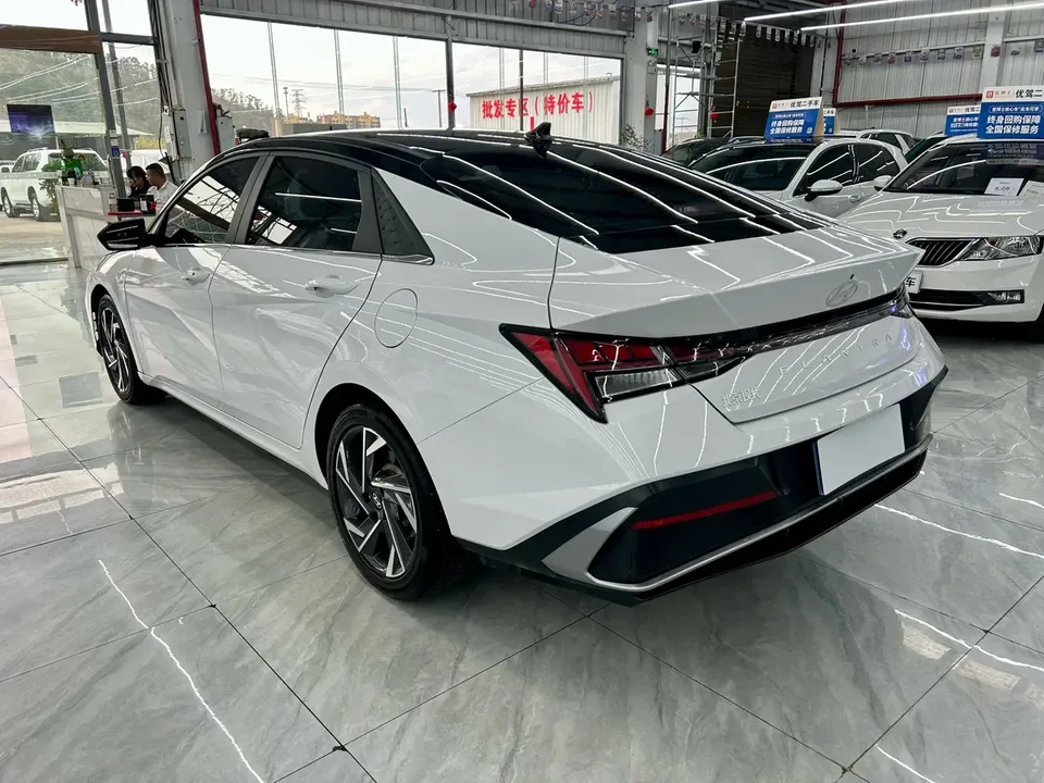 Hyundai Elantra Elantra 2023 1.5L CVT LUX Premium Edition 2024 — thumbnail 4