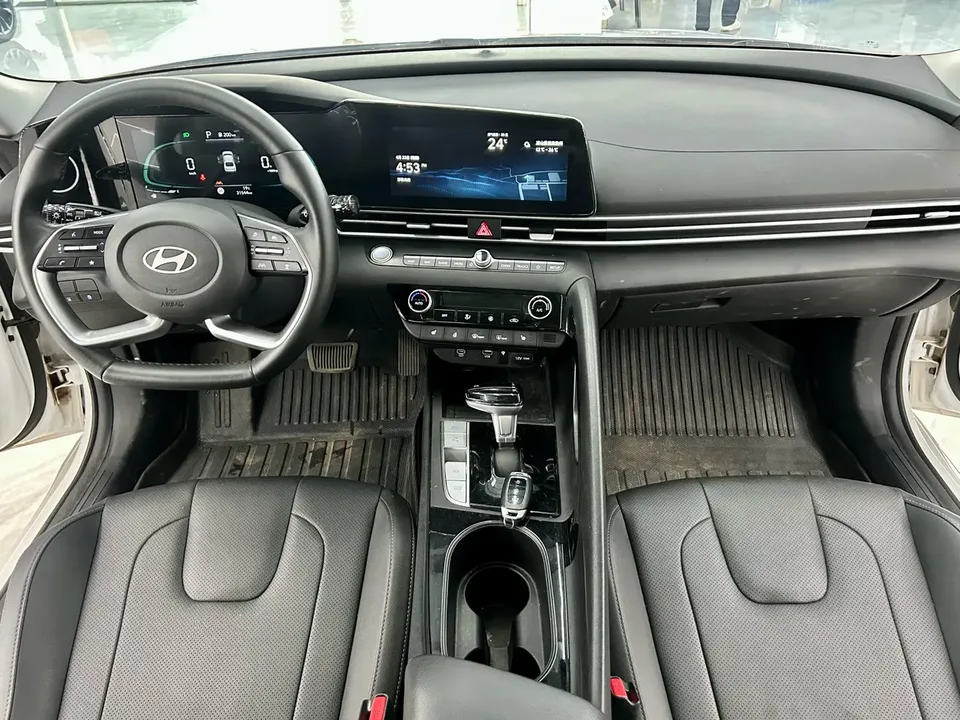 Hyundai Elantra Elantra 2023 1.5L CVT LUX Premium Edition 2024 — thumbnail 5