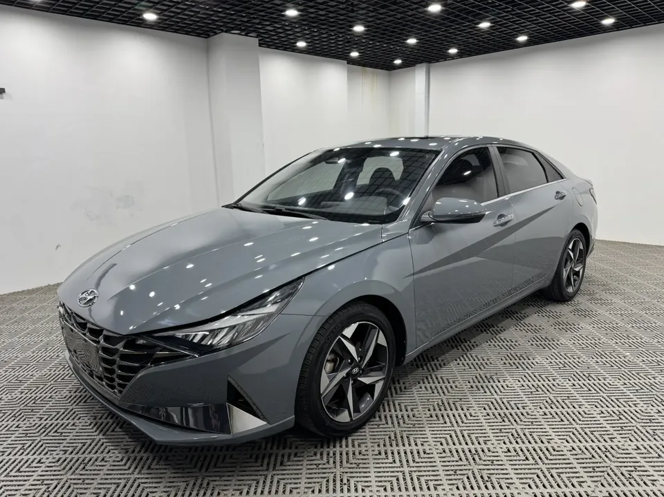 Hyundai Elantra 2022