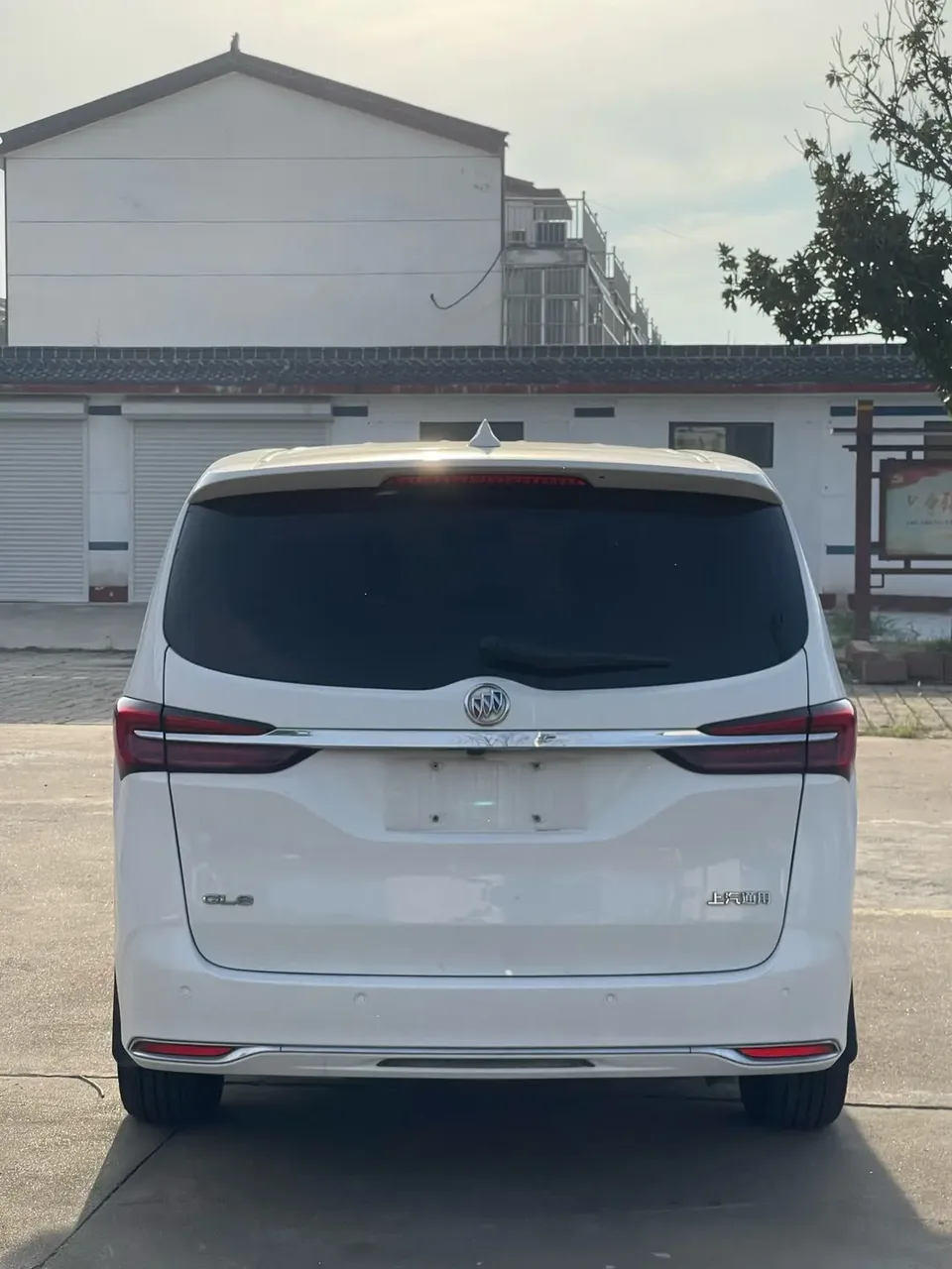 Buick GL8 GL8 2023 Buick GL8 2023 Land Business Class 2.0T Comfort Edition 2023 — thumbnail 2