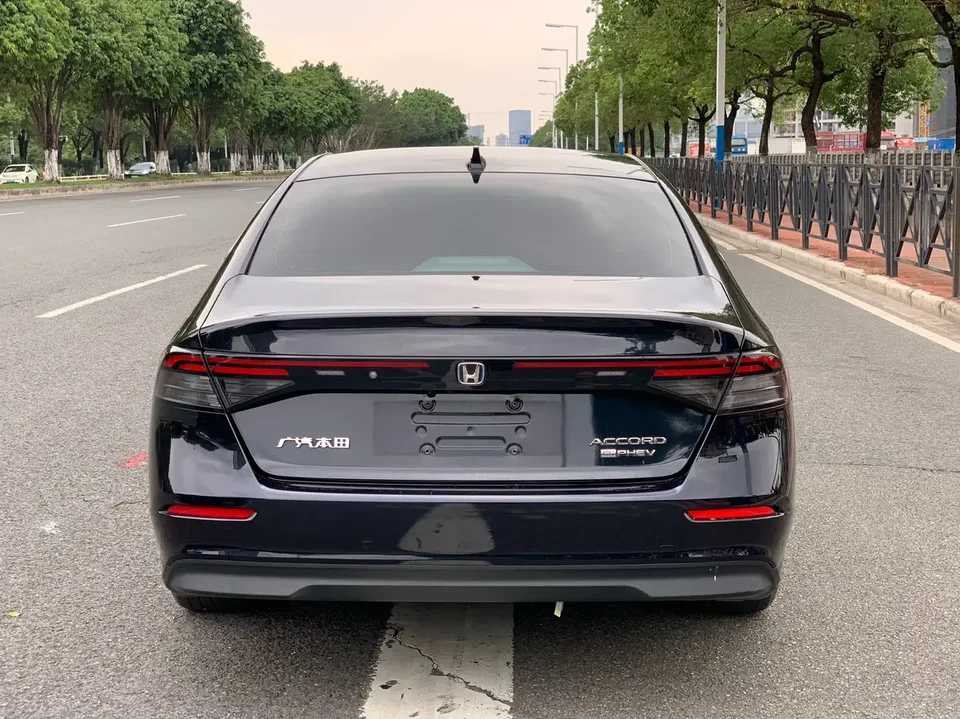 Honda Accord PHEV e:PHEV Luxury Edition 2025 — миниатюра 2