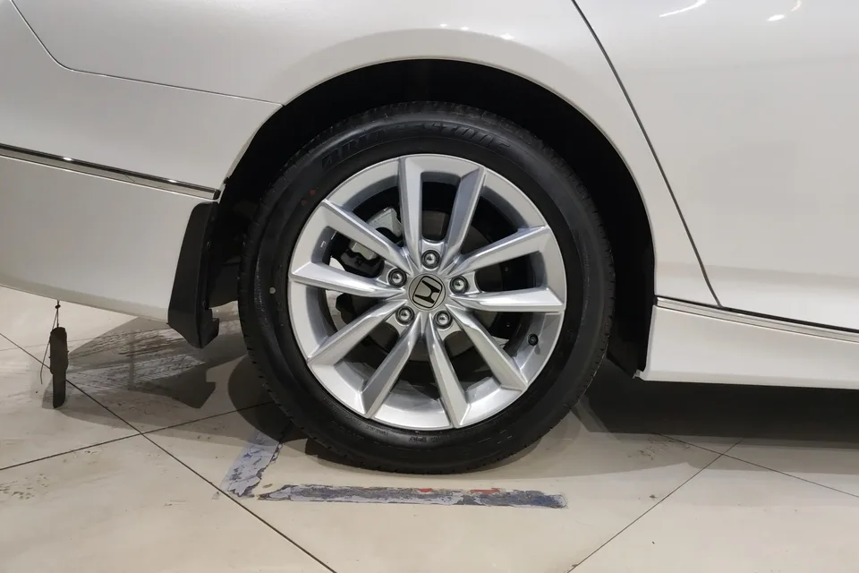 Honda Accord Accord 2022 260TURBO Deluxe Edition 2023 — миниатюра 3