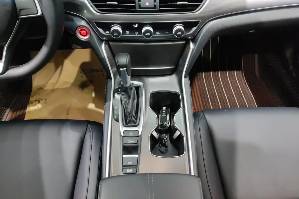 Honda Accord Accord 2022 260TURBO Deluxe Edition 2023 — миниатюра 4