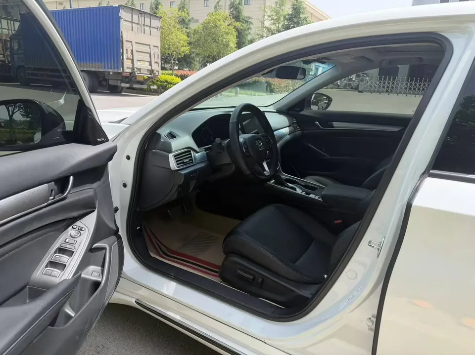 Honda Accord Accord 2022 260TURBO Deluxe Edition 2023 — миниатюра 4