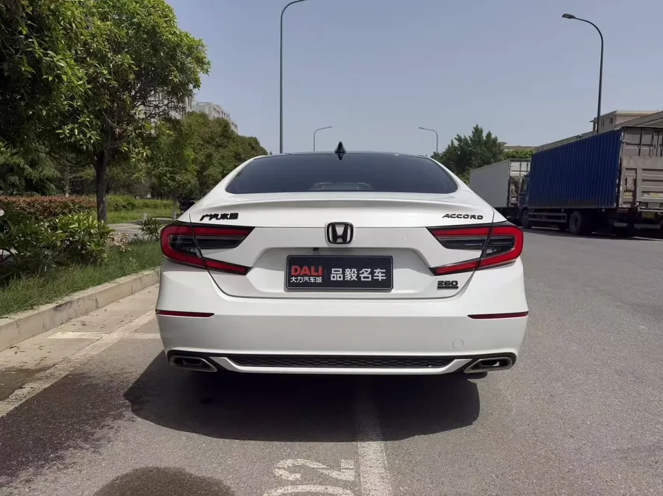 Honda Accord Accord 2022 260TURBO Deluxe Edition 2023 — миниатюра 5