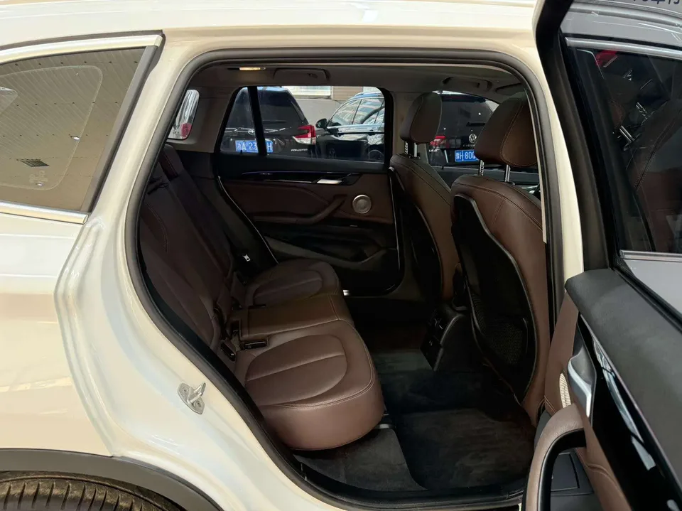 BMW X1 BMW X1 2022 sDrive20Li Exclusive Model 2022 — миниатюра 5