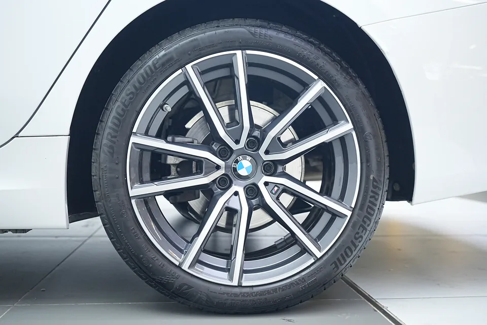 BMW 3 Series 2024